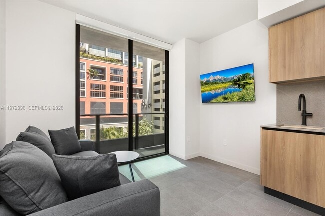 Building Photo - 121 NE 5th St