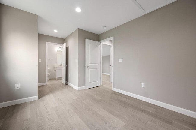 Building Photo - 2253 Papermill Rd