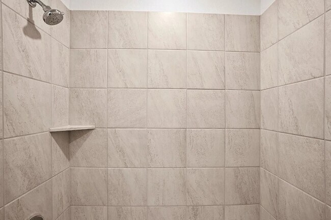 Building Photo - 704 Edgehurst Dr