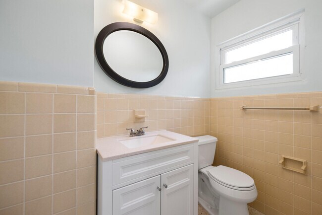 Building Photo - 5411 N Flagler Dr