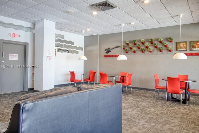 Building Photo - 400 Kings Point Dr