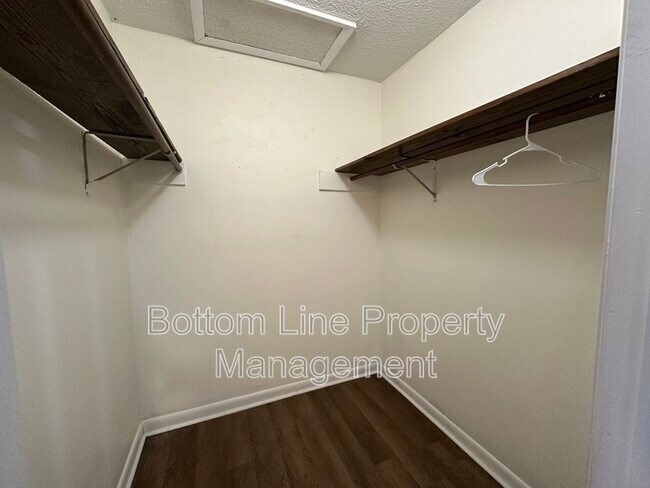 Building Photo - 6031 Harmon Pl