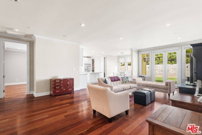 Building Photo - 209 25th St