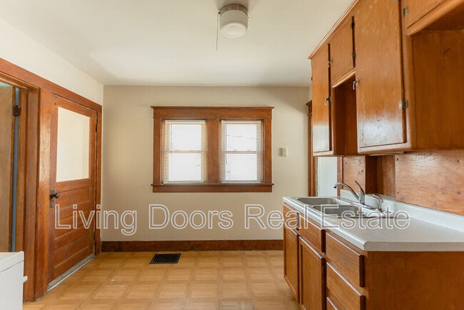 Building Photo - 1025 N 8th St