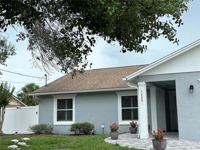 Building Photo - 1229 Allendale Dr