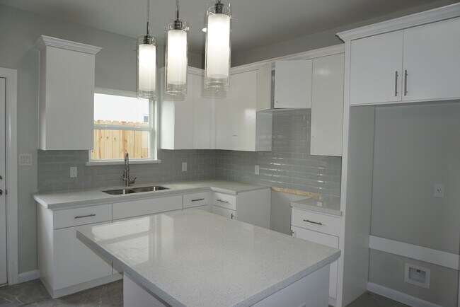 Building Photo - 1313 N 48th St