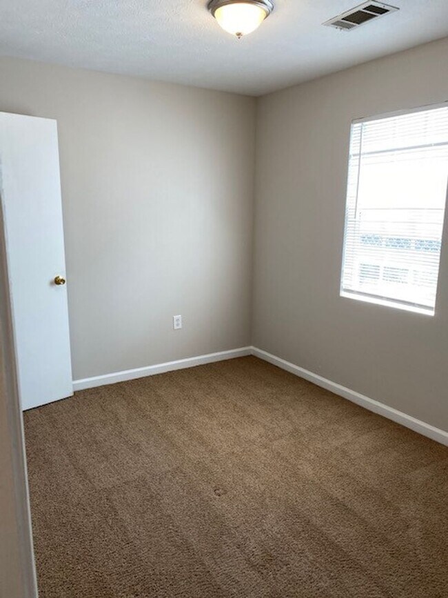 Building Photo - Cute Two Bedroom/1.5 Bath Close to Downtown Villa Rica