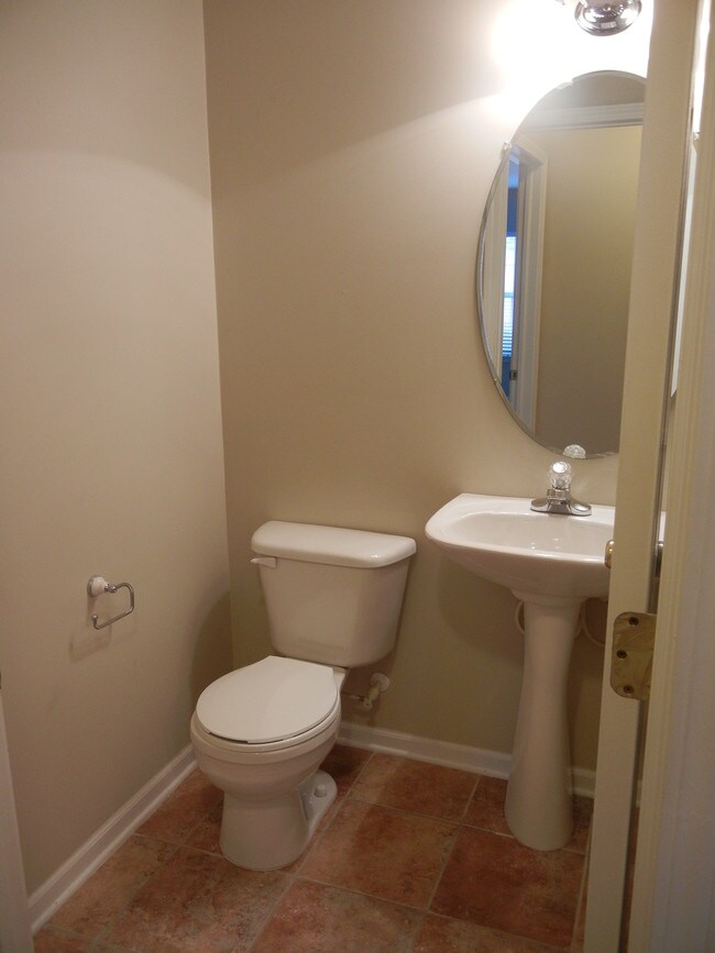 Building Photo - 39471 Springwater Dr
