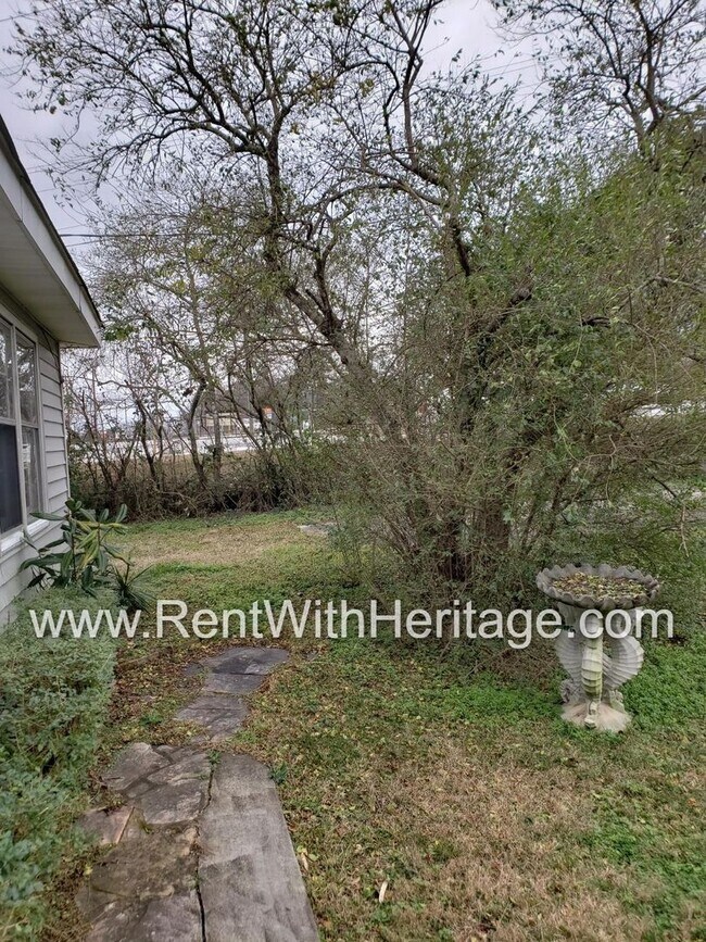 Building Photo - GRANDPA'S BUNGELOW/ CHARMING RANCH HOME/ TOTALLY RENOVATED/ PRIVATE YARD