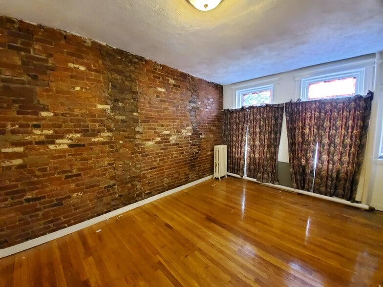 Primary Photo - 23 Temple St