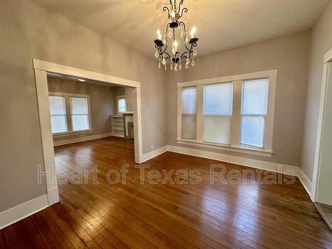 Building Photo - 609 Herring Ave