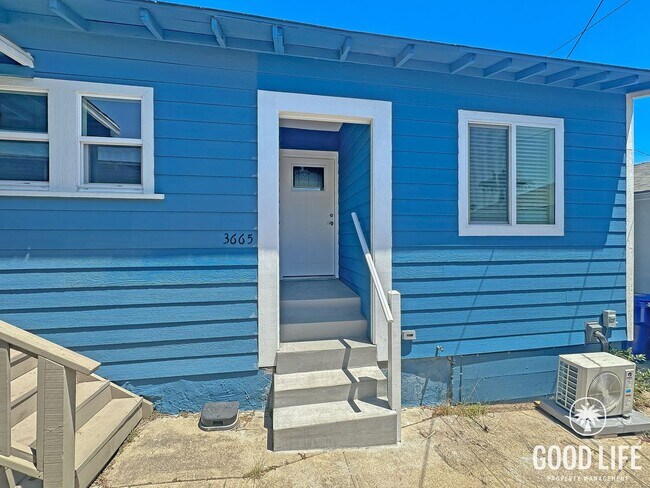 Building Photo - Charming 1BD/1BA + Studio Home in North Park with Vaulted Ceilings, Private Yard & Prime Walkable...