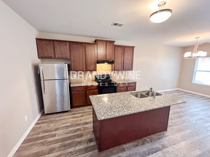 Building Photo - 1916 Old Dogwood