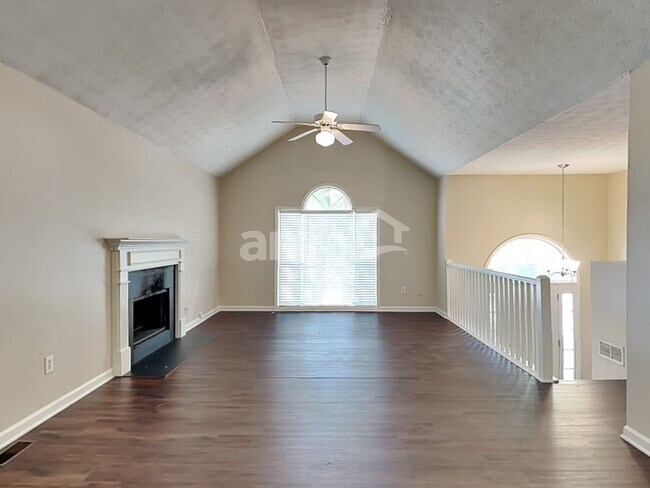 Building Photo - 2708 Horseshoe Creek Drive