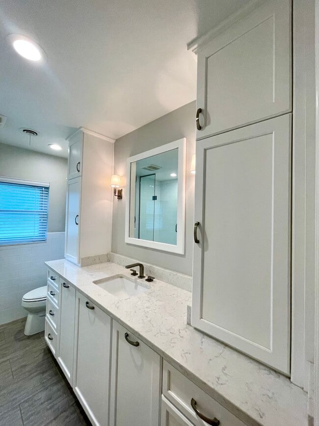 Building Photo - AVAIL IN AUGUST- Immaculate, 3/2 Home in M...