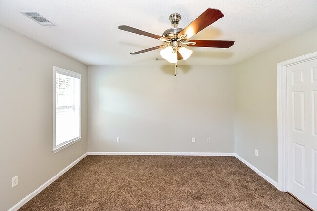 Building Photo - 401 Timber Way S