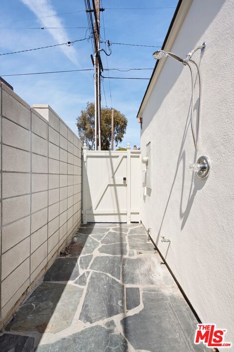 Building Photo - 541 Homer St
