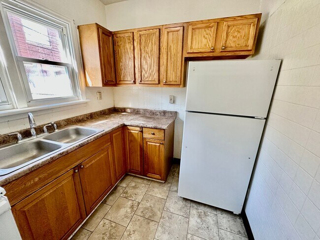 Building Photo - Renovated 4 bedroom, 1.5 bathroom house in South Allentown!