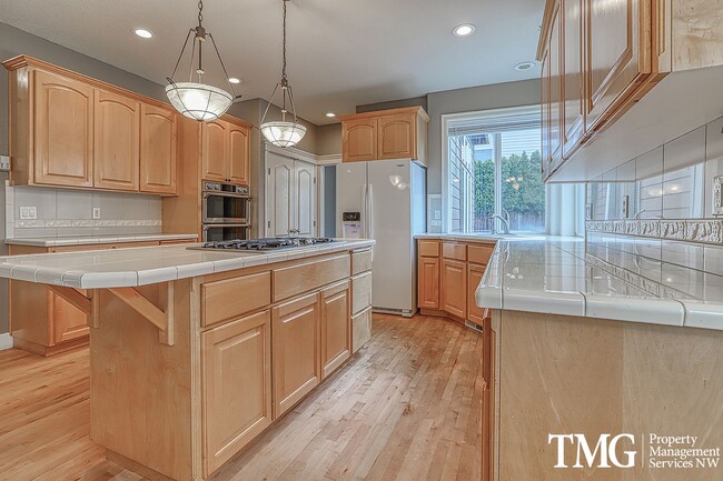 Building Photo - Stunning Home in Sought-After Ashley Heights!