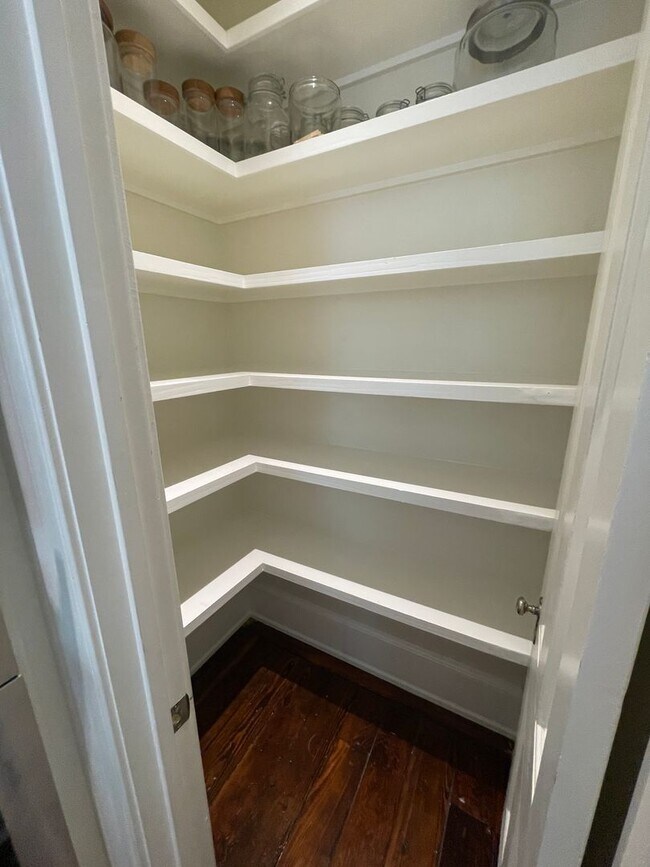 Building Photo - Georgetown Splendor with Garage Parking