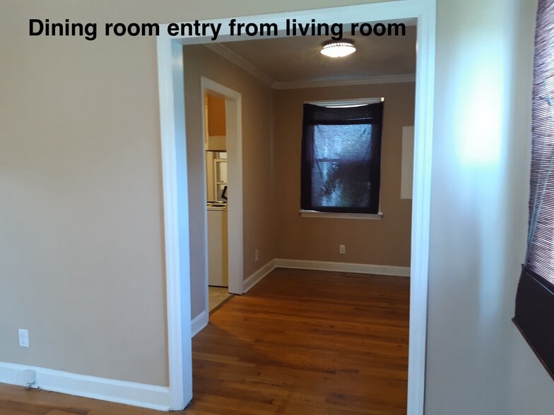 Building Photo - 105 Meadowbrook St