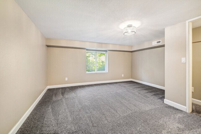 Building Photo - 4312 Botticelli