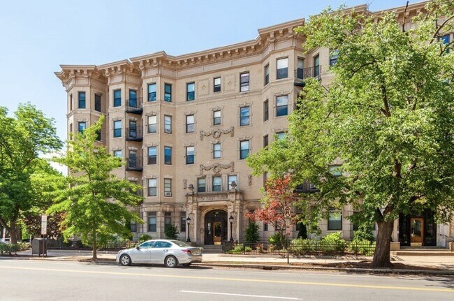 Building Photo - 1111 Boylston St