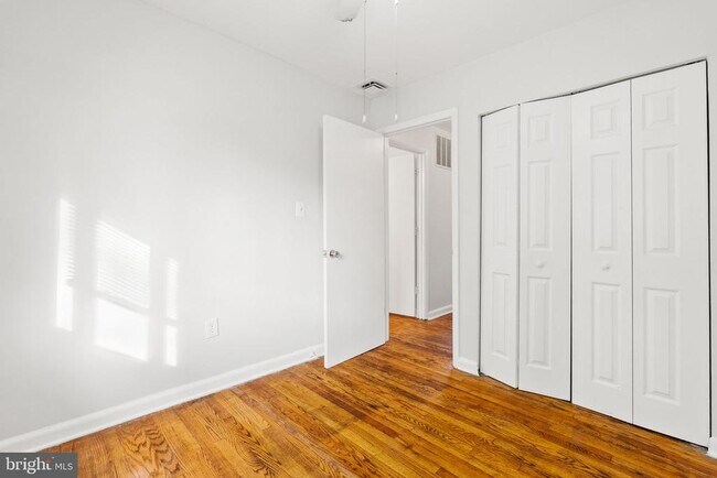 Building Photo - 3001 Fairhill Ct