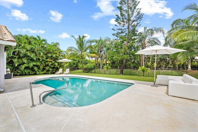 Building Photo - 10561 Paso Fino Dr