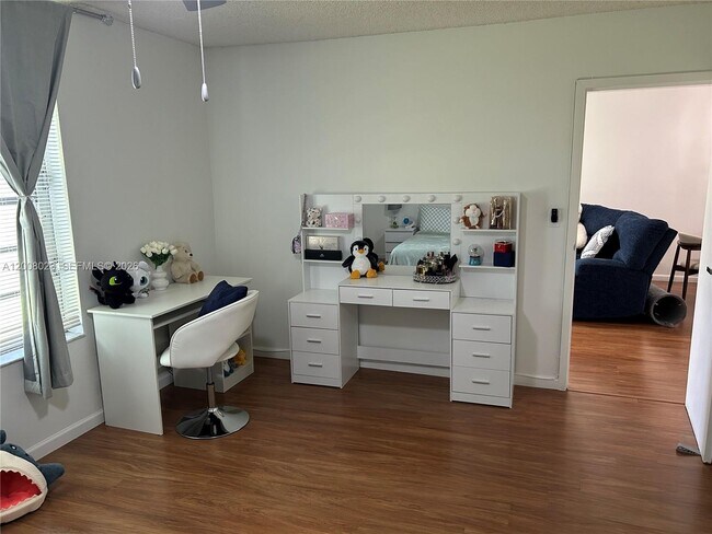 Building Photo - 8310 Sands Point Blvd