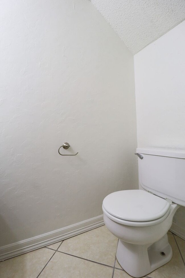 Building Photo - 2 Bed | 1 Bath | South Tulsa