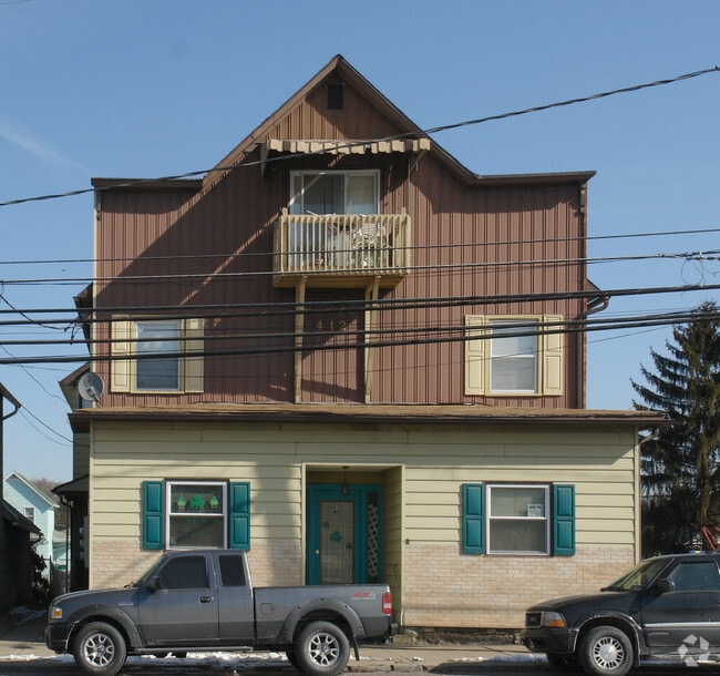 Building Photo - 412 Main St