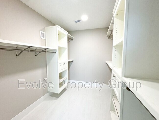 Building Photo - 470 Lambert Ave