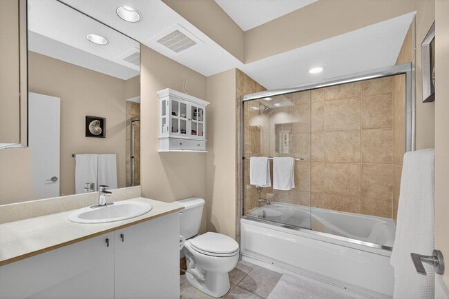 Building Photo - 1551 N Flagler Dr