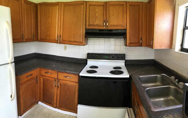 Building Photo - 3302 Meadow Ln