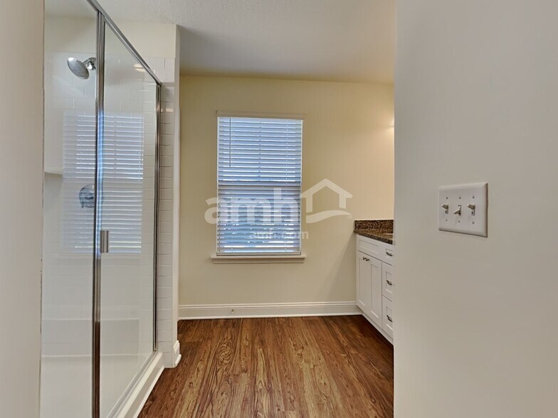 Building Photo - 3120 Creek Village Ln