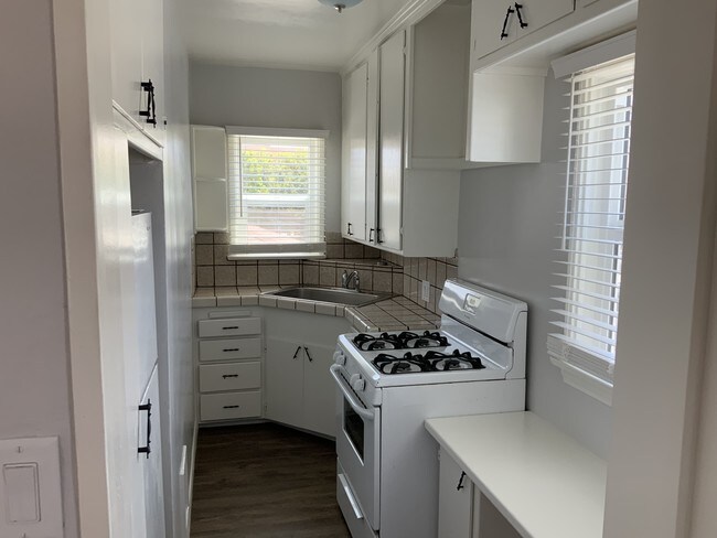 Kitchen - 5943 Tujunga Ave