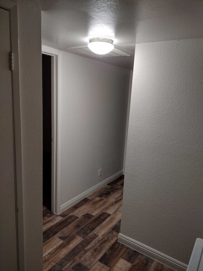 Building Photo - 4 Bedroom 2 Bathroom  Tropicana & Mountain...