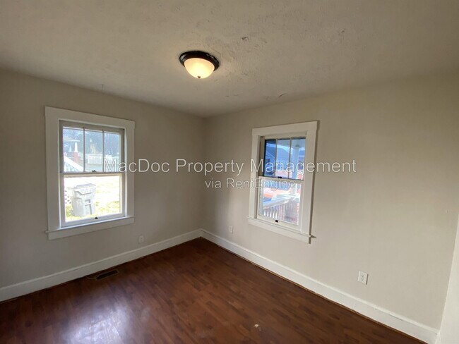 Building Photo - 138 Mansfield St