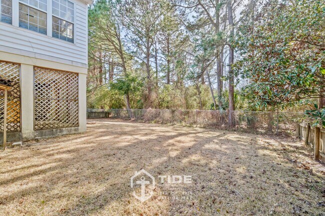 Building Photo - Spacious Retreat in Mt. Pleasant