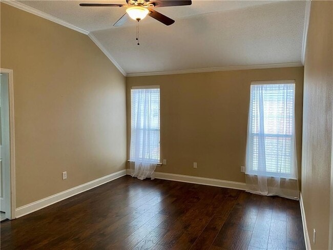 Building Photo - 1010 Live Oak Loop