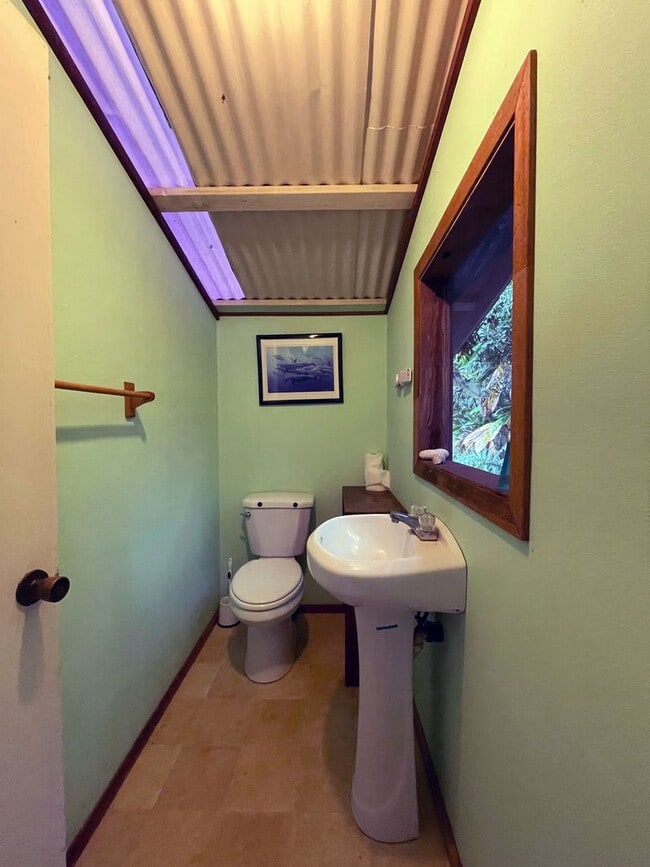 Building Photo - Charming Hamakua Coast Furnished Rental Available: 2 BR / 1.75 BA