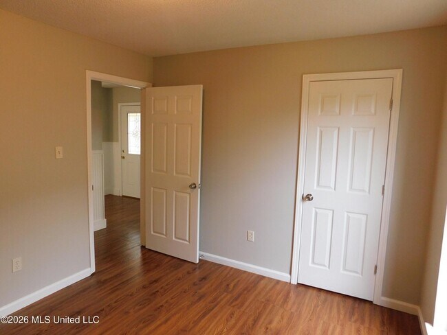 Building Photo - 5539 Bradley Dr