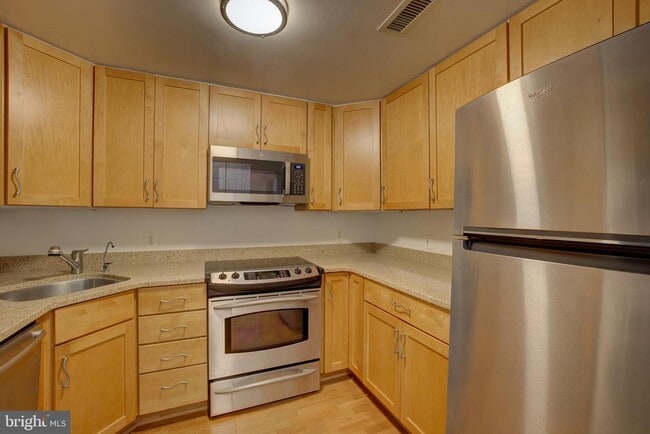 Building Photo - 4601 N Park Ave