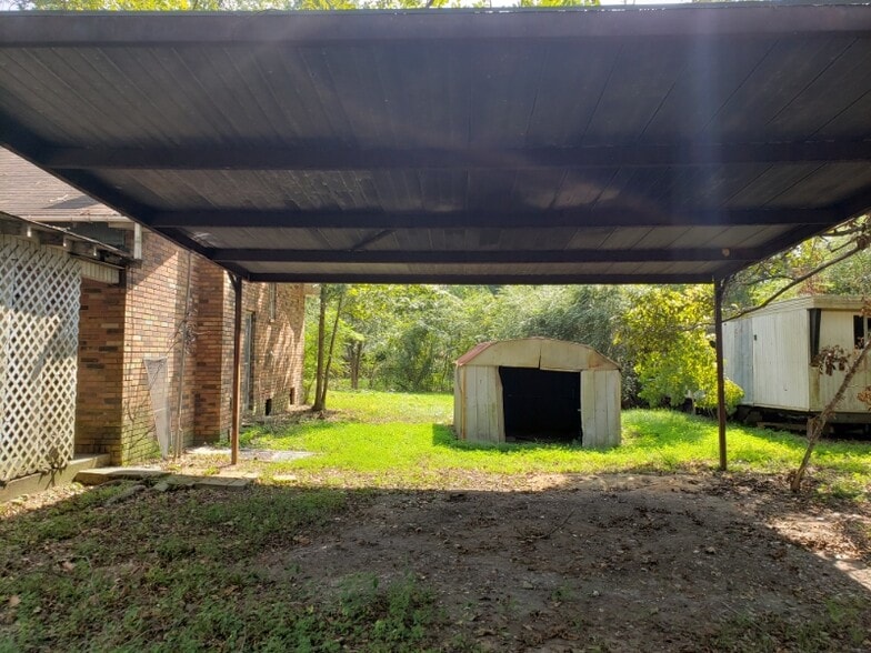 Building Photo - 621 Paradise Rd
