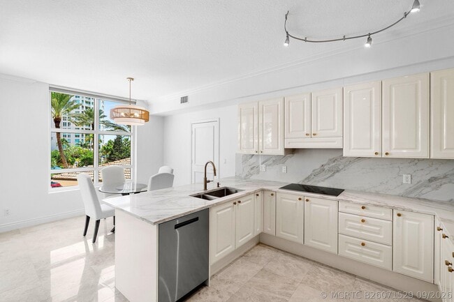Building Photo - 3720 S Ocean Blvd