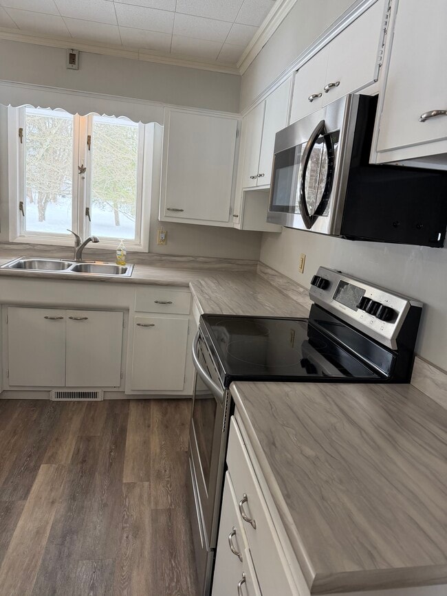 Building Photo - 26 E Oakwood Wy