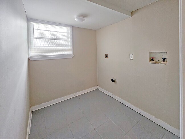 Building Photo - 4-Bedroom Ranch in the Heart of Atlanta – ...