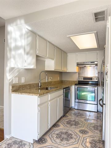 Building Photo - 6646 E Lovers Ln