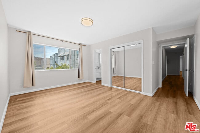 Building Photo - 1206 S Holt Ave